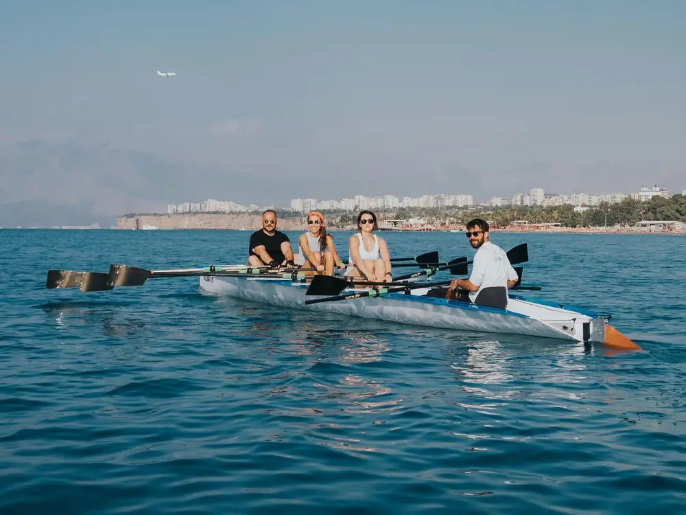 Équipage complet, coup d’aviron synchronisé